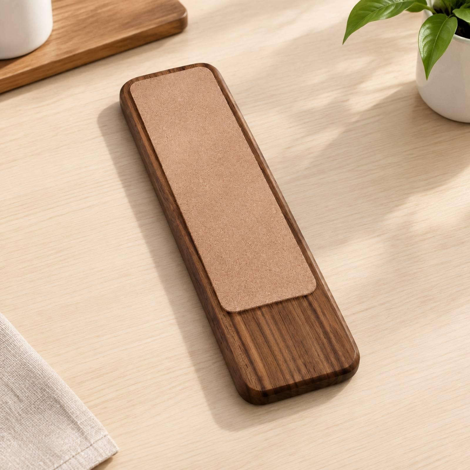 研磨や刃物の仕上げに最適な、丈夫な木製レザーストロップボード - Workshop Tools Board のレビューと価格